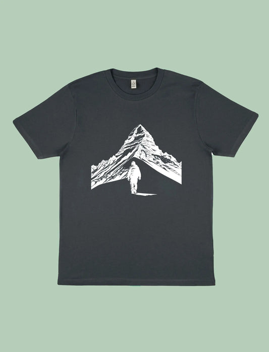 Man walking the mountain - Tshirt Eigengewijs